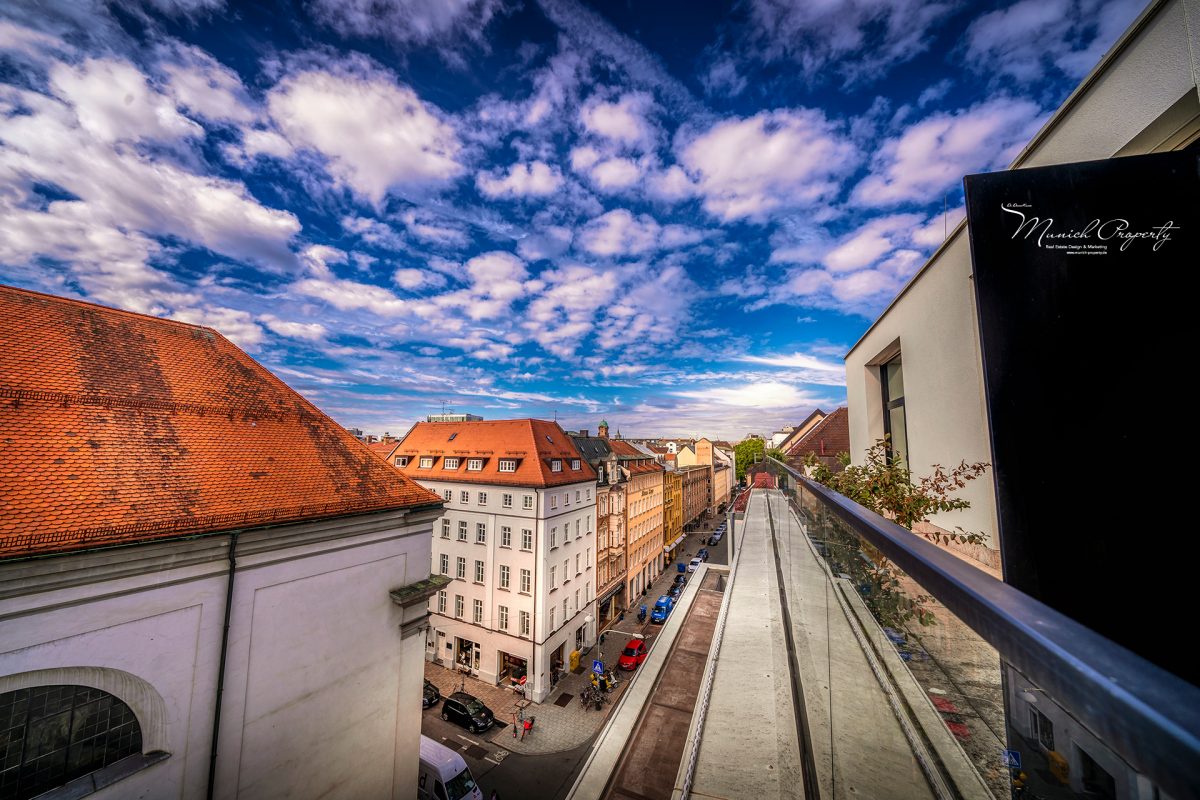 Eindrucksvoller 3 Zimmer Citytraum Mit Dachterrasse Und 2 Patios